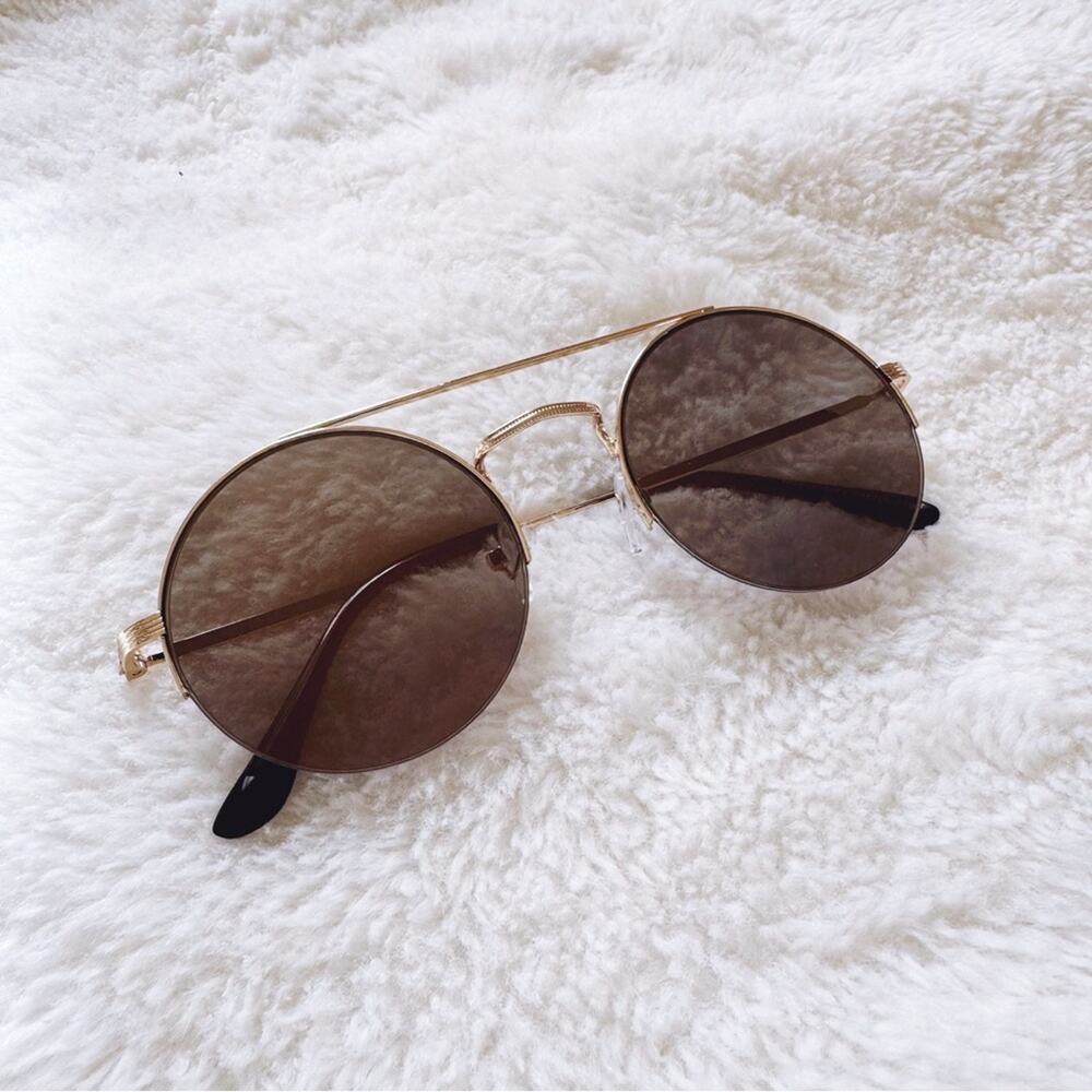 Carly Mirrored Gold Chic Round Sunglasses - Picture 3 of 11